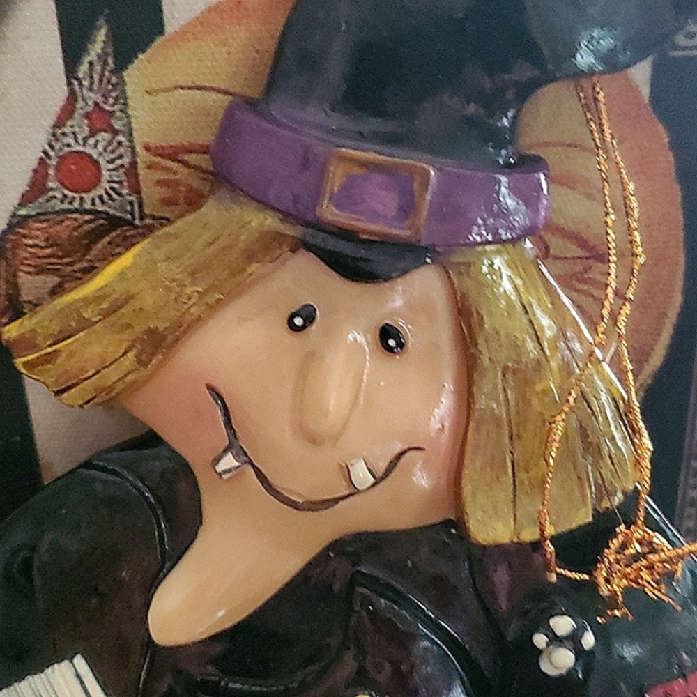 HALLOWEEN WITCH